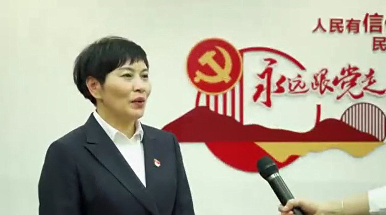 李小英：用心用情服务好每一位乘客