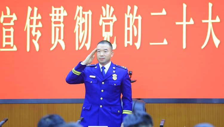 “火焰蓝”为“党旗红”增光添彩