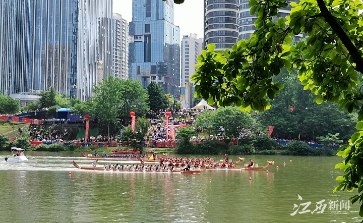 龙舟竞渡迎端午