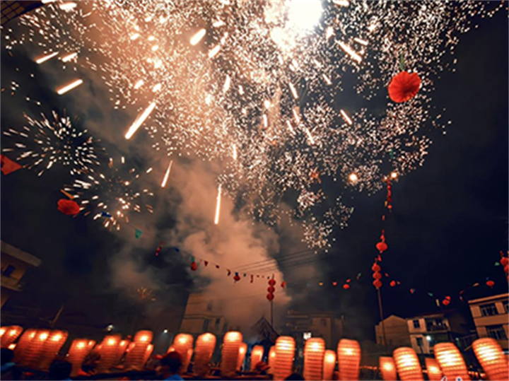  丰城市隍城镇：龙腾古村传非遗 烛映清溪闹元宵 