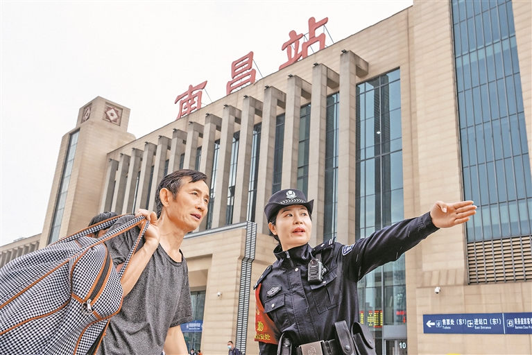 用滚烫警心书写“为民答卷”