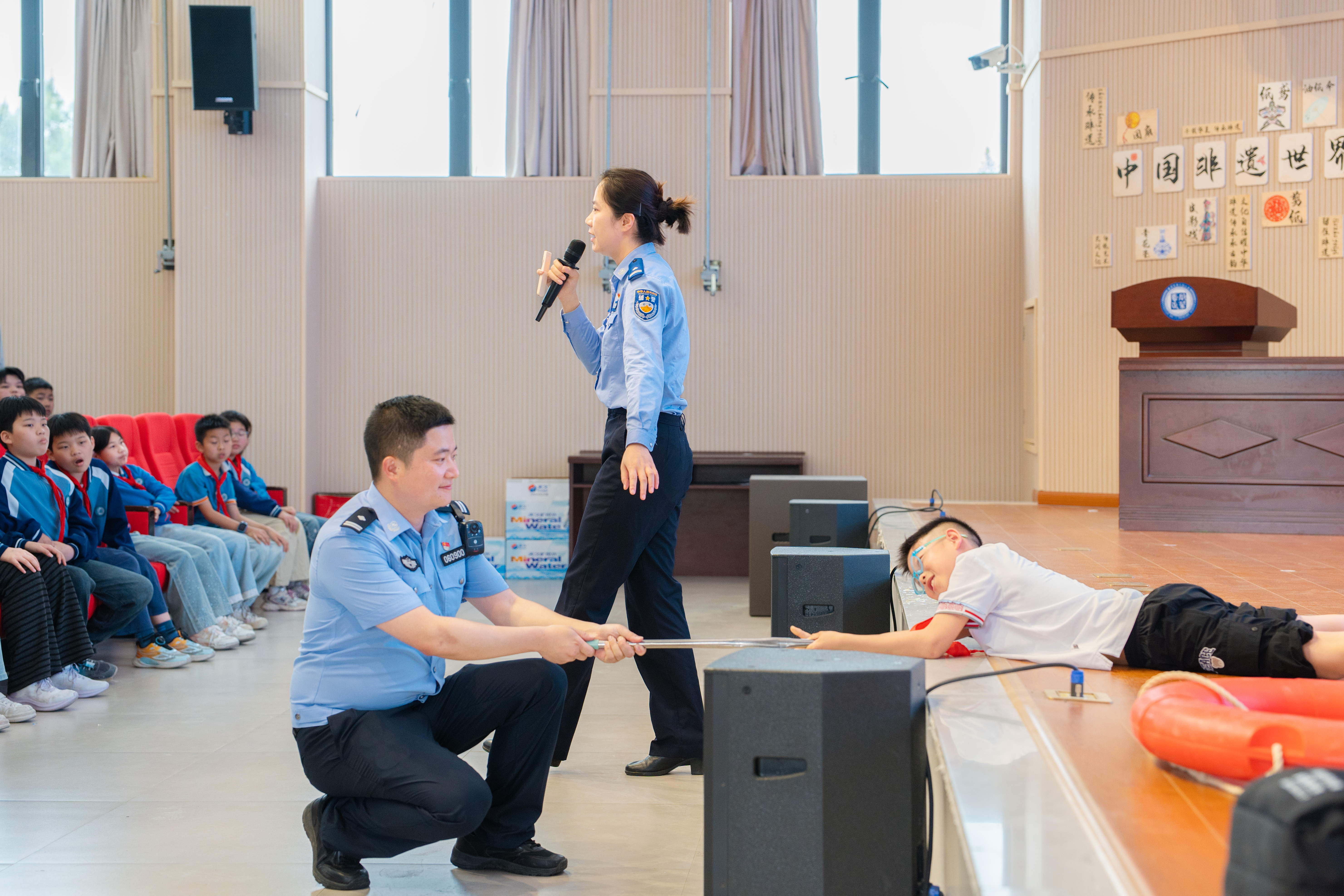 “老船长”进校宣传防溺水