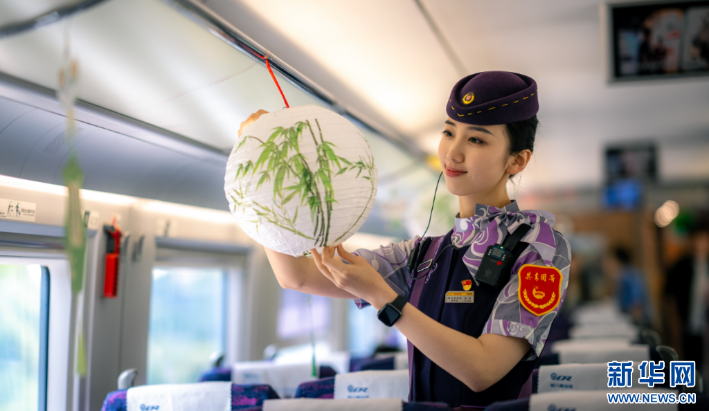 旅途粽飘香 列车过端午